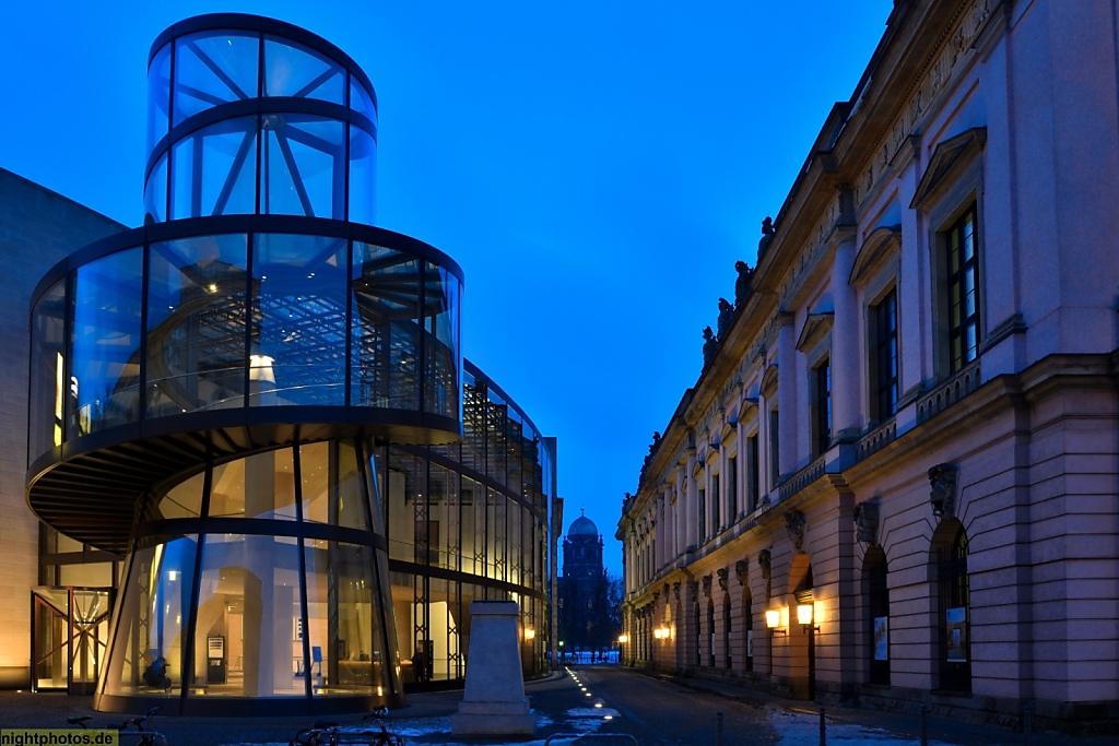 Berlin Mitte Deutsches Historisches Museum DHM erbaut 1695-1729 als Zeughaus nach Entwurf von Architekt François Blondel durch Baumeister Andreas Schlüter Johann Arnold Nering Martin Grünberg für Kurfürst Friedrich III. Erweiterungsbau von Ieoh Ming Pei