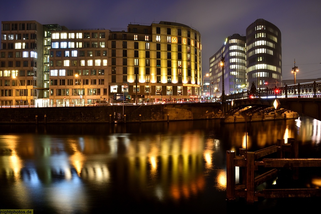 Berlin Mitte Spree Weidendammer Brücke Melia-Hotel und SpreeDreieck