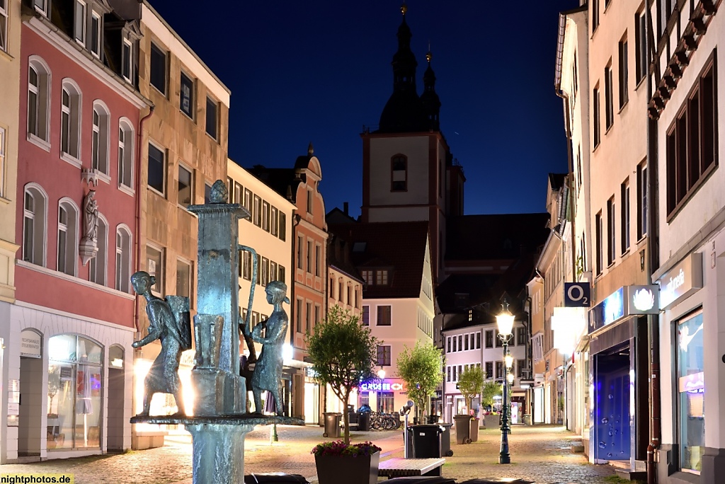 Fulda Buttermarkt Richtung Marktstrasse Fachwerk und Brunnen mit Wasserträgerinnen
