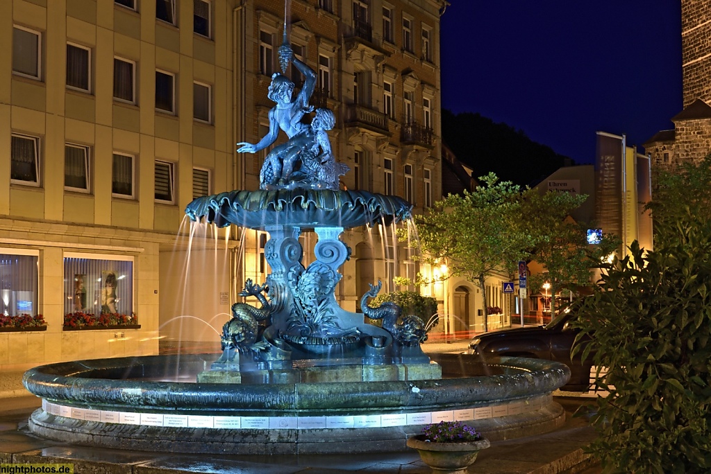 Bad Schandau Marktplatz mit Sendigbrunnen von 1896 und 2011