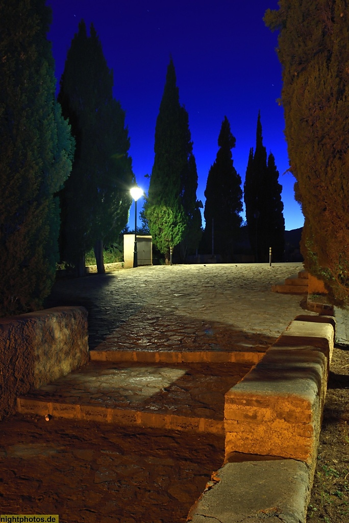 Mallorca Artà Almudaina d'Artà Weg untrehalb der Festungsmauer