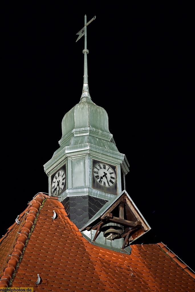 Berlin Prenzlauer Berg Glockenturm im Innenhof der Kulturbrauerei
