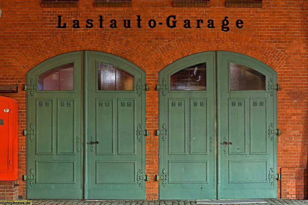 Berlin Prenzlauer Berg ehemalige Lastauto-Garage im Innenhof der Kulturbrauerei