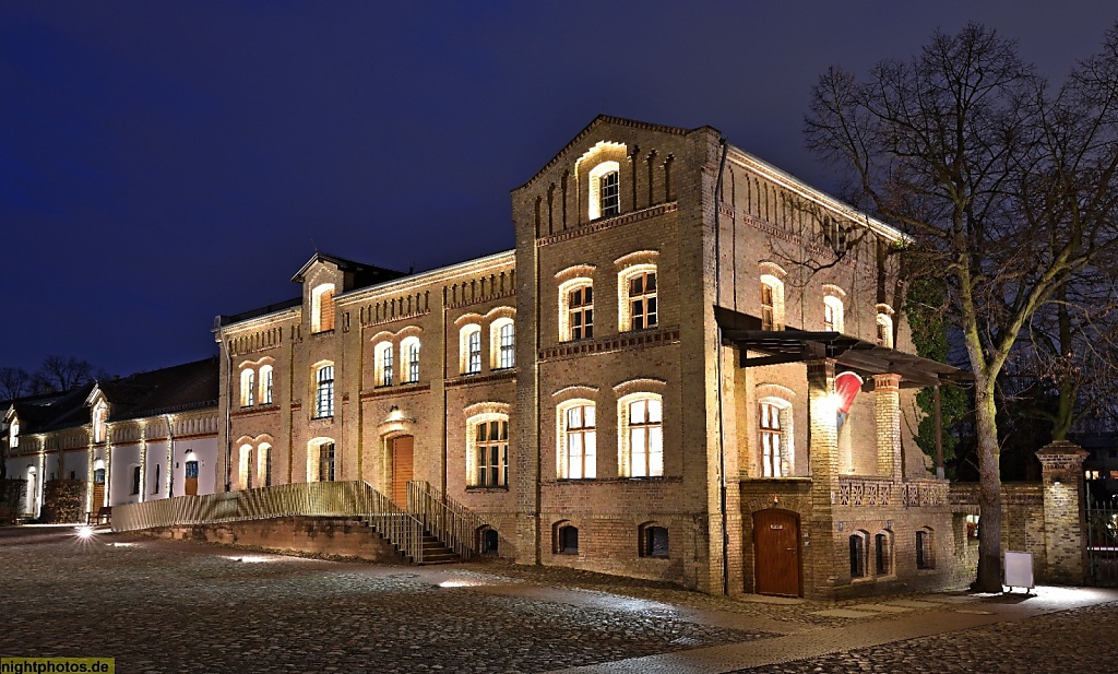 Berlin Neukölln Gutshof Britz Wirtschaftsgebäude des ehemaligen Ritterguts heute Musikschule Paul Hindemith