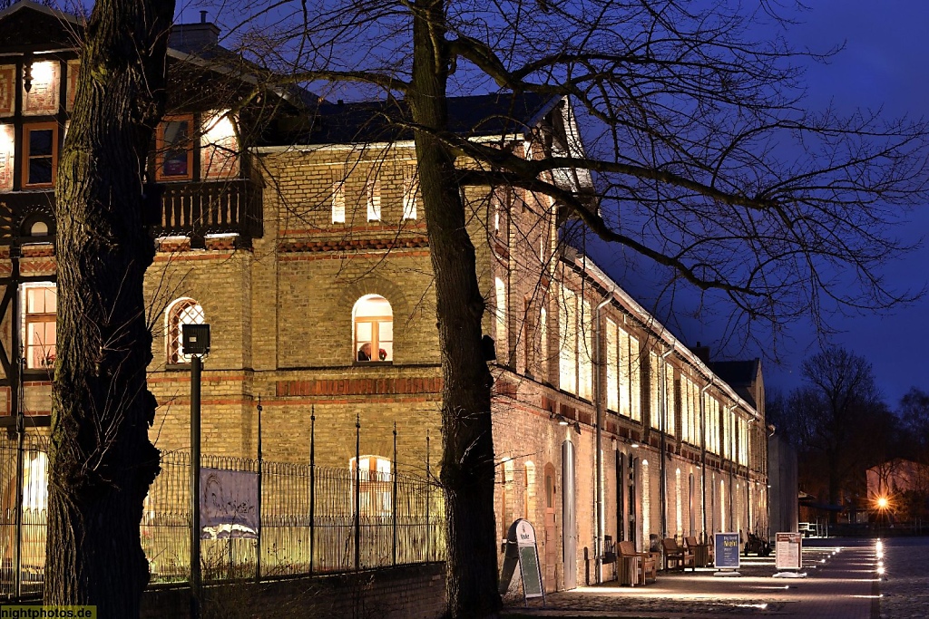 Berlin Neukölln Gutshof Britz Wirtschaftsgebäude des ehemaligen Ritterguts ehemaliges Backhaus, heute Restaurant Buchholz