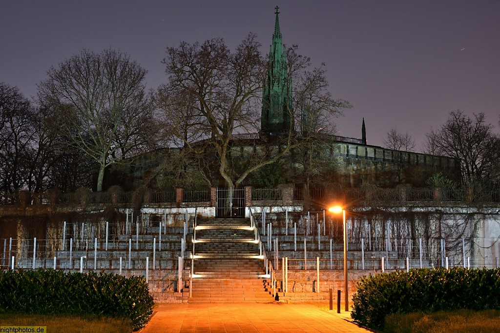 Berlin Kreuzberg Viktoria-Quartier Weinhang am Nationaldenkmal von Karl Friedrich Schinkel