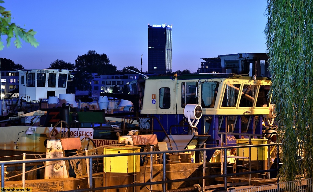 Berlin Rummelsburg Liegeplatz für Lastkähne auf der Spree