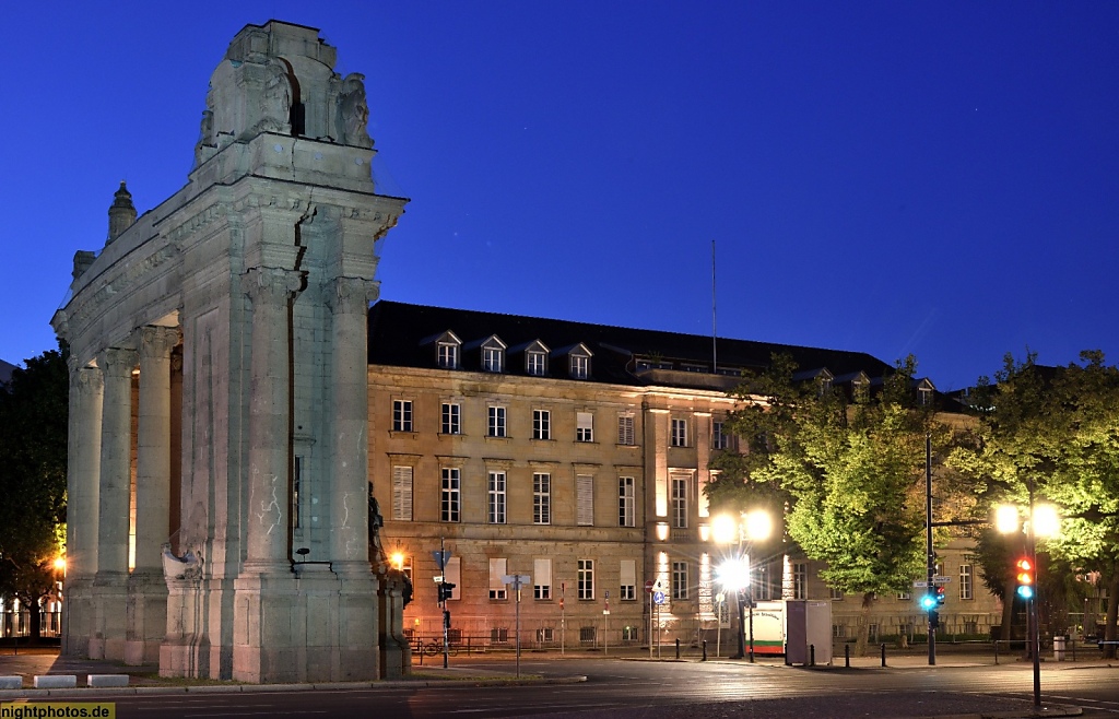 Berlin Charlottenburg Charlottenburger Tor Nordflügel erbaut 1907-1908 von Bernhard Schaede in Neobarock vor Ernst-Reuter-Haus