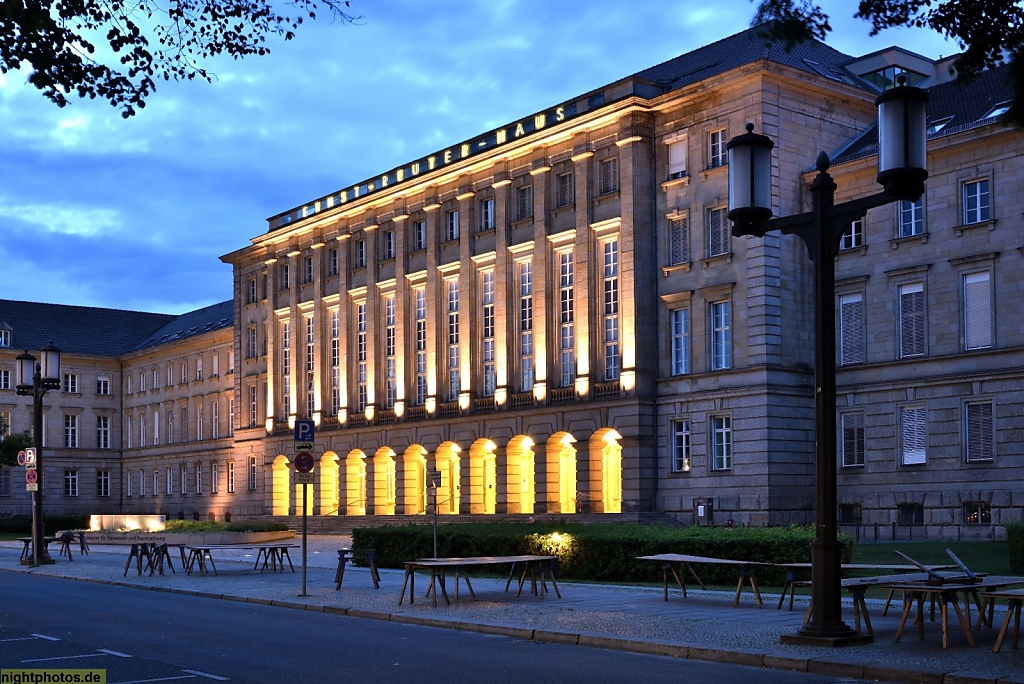 Berlin Charlottenburg Ernst-Reuter-Haus erbaut 1938-1942 umgebaut 1952 heute Sitz des Bundesamt für Bauwesen und Raumordnung