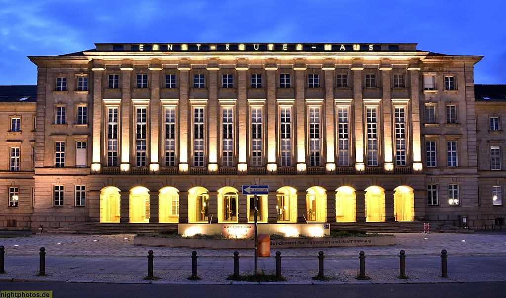 Berlin Charlottenburg Ernst-Reuter-Haus erbaut 1938-1942 umgebaut 1952 heute Sitz des Bundesamt für Bauwesen und Raumordnung