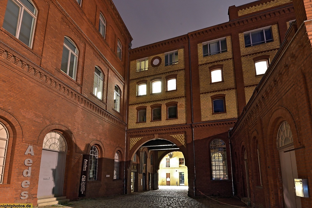 Berlin Prenzlauer Berg. Aedes Architecture Forum. Erbaut 1841 als Brauerei untergäriger Biere für Joseph Pfeffer. Christinenstrasse 18-19