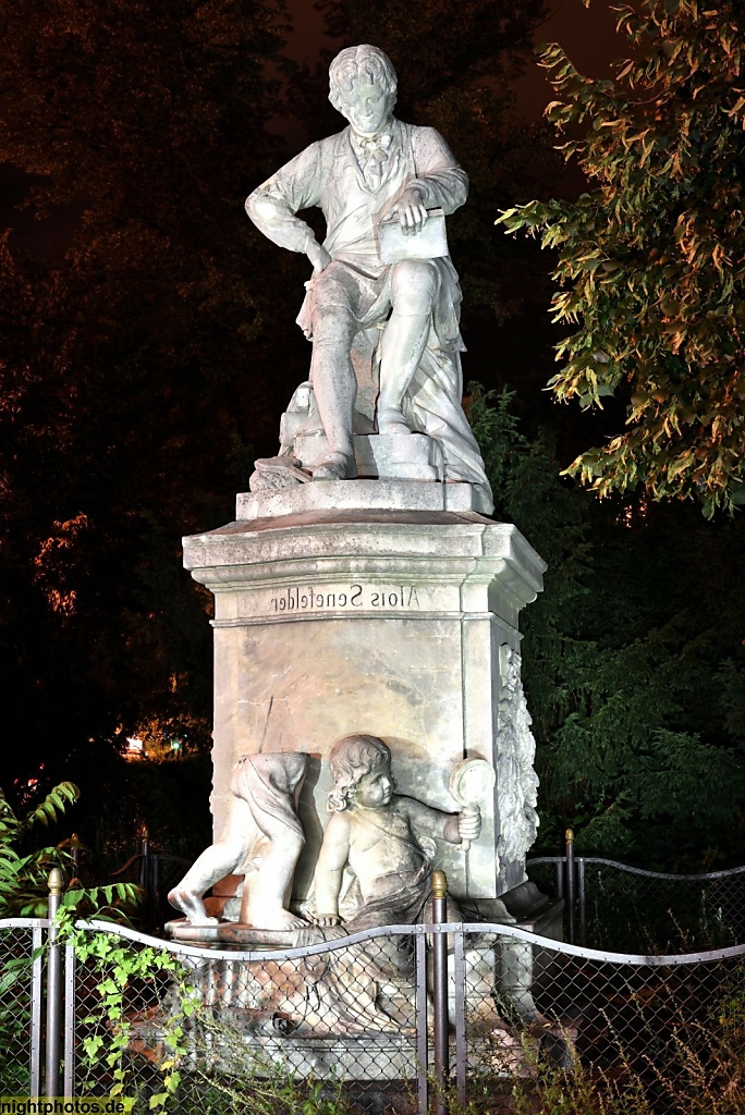 Berlin Prenzlauer Berg Denkmal für Alois Senefelder Erfinder der Lithografie