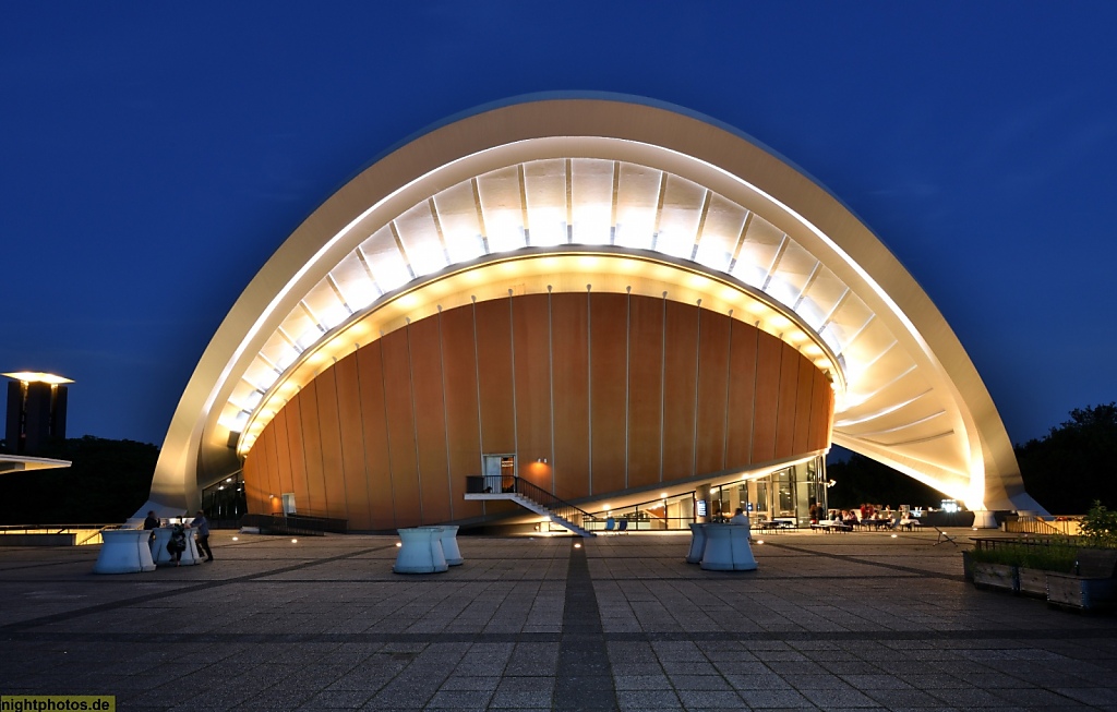 Berlin Tiergarten Haus der Kulturen der Welt erbaut 1956-1957 als Kongresshalle von Hugh Stubbins mit Werner Düttmann und Franz Mocken. Dacheinsturz 1980. Wiederaufbau 1984-1987 von Hans-Peter Störl und Wolf-Rüdiger Borchardt