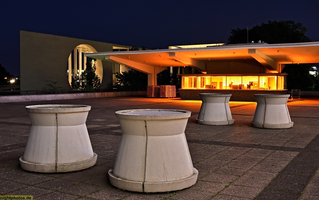 Berlin Tiergarten Haus der Kulturen der Welt erbaut 1956-1957 als Kongresshalle von Hugh Stubbins mit Werner Düttmann und Franz Mocken. Dacheinsturz 1980. Wiederaufbau 1984-1987 von Hans-Peter Störl und Wolf-Rüdiger Borchardt