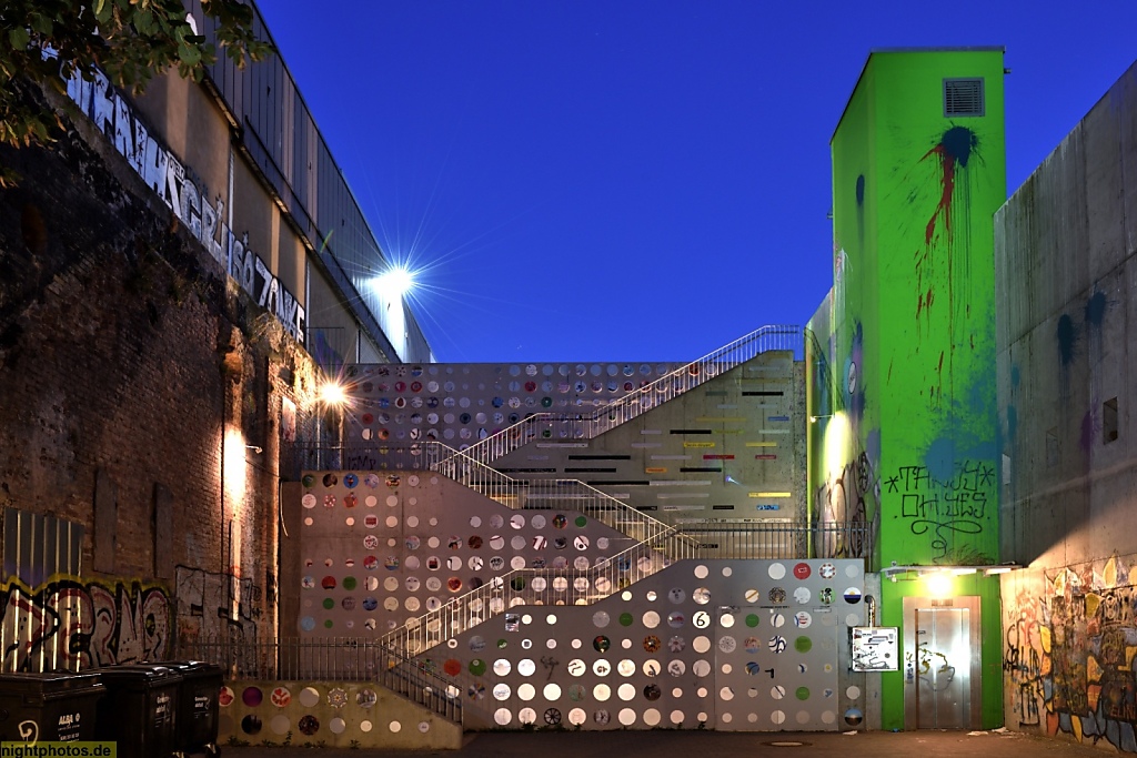 Berlin Neukölln Kindl-Treppe zur ehemaligen Kindl-Brauerei an der Isarstrasse. Kunstprojekt 'Meine Welt - gemeinsam gestalten' v Nicolas Freitag u Anja Röhling erschaffen 2017-2019