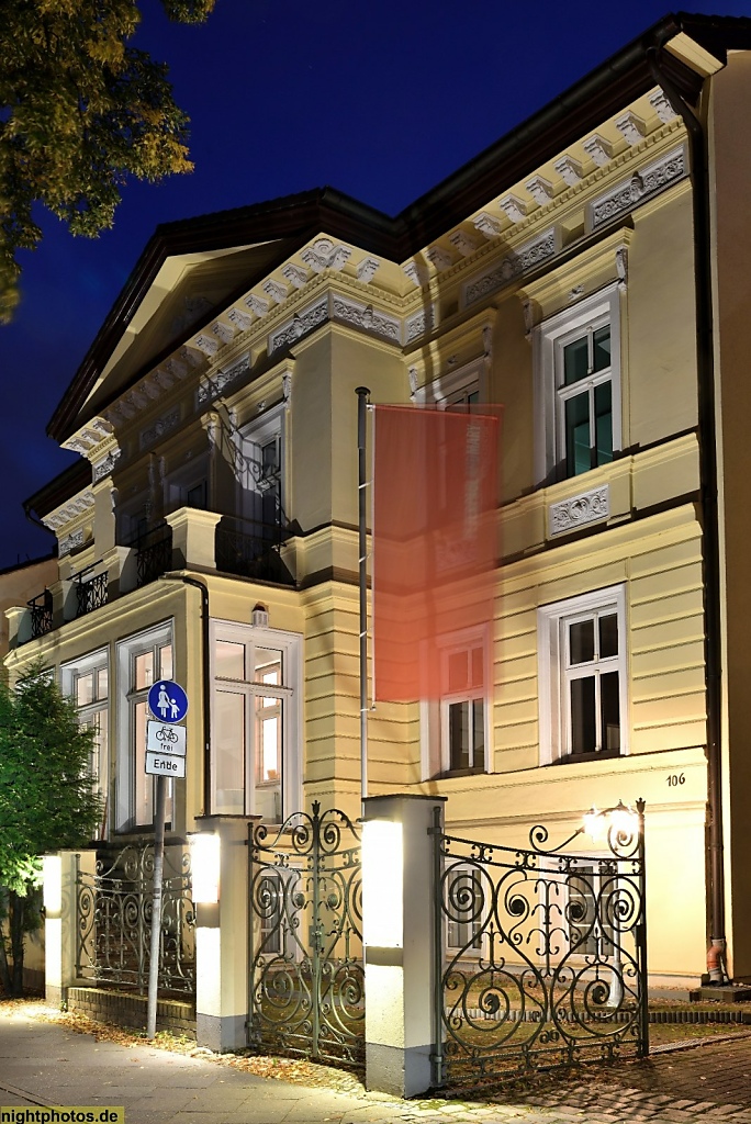 Berlin Lichterfelde Wohnhaus im Klassizismus Stil am Hindenburgdamm