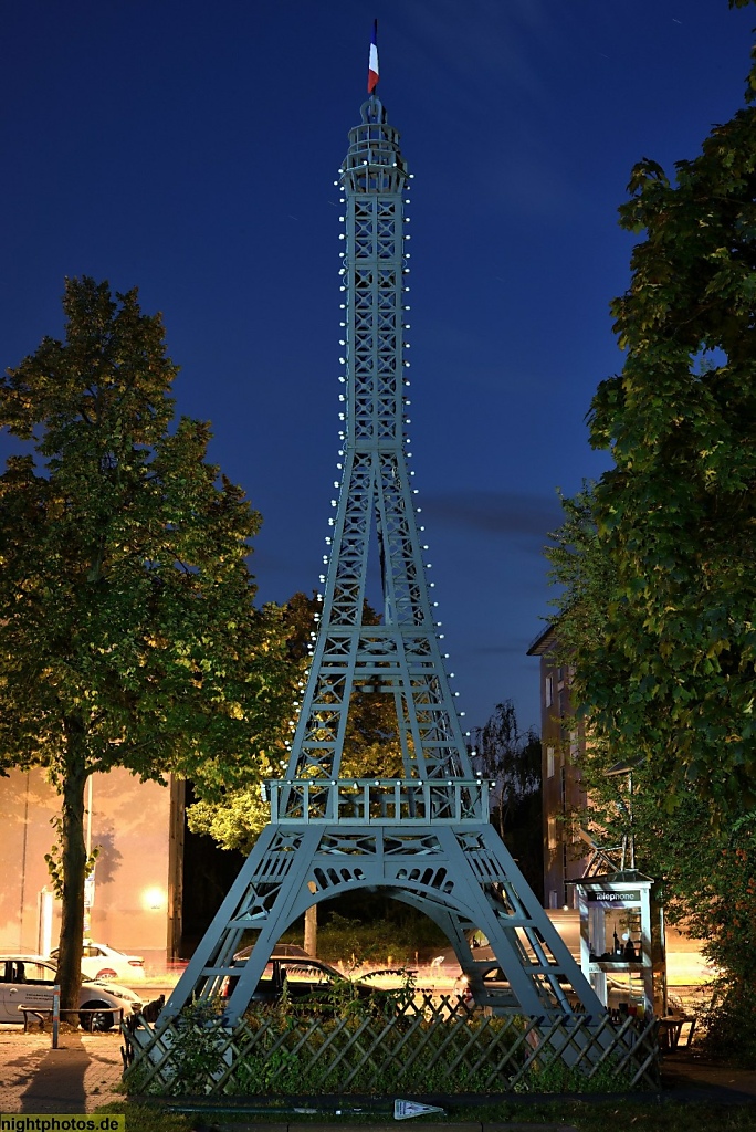 Berlin Wedding Modell des Eiffelturms am Centre Francais