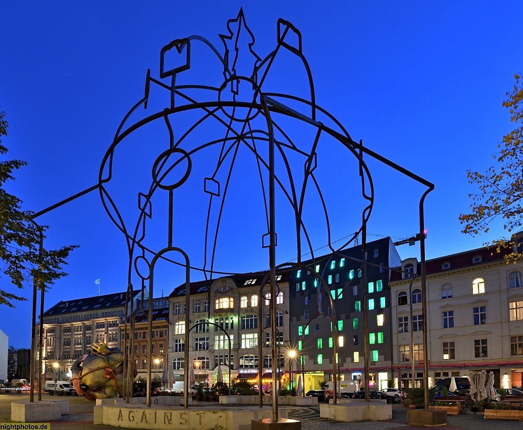 Berlin Mitte Bethlehemkirchplatz Stahlskulptur als Kirchennachbildung erbaut 2012 von Juan Garaizabal