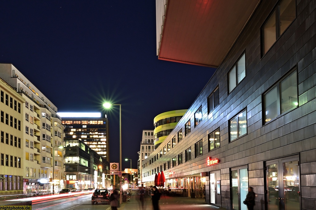 Berlin Kreuzberg Axel-Springer-Haus und Sockelbau des Rocket Tower ehemaliges GSW-Hochhaus erbaut 1995-1999 von Sauerbruch Hutton