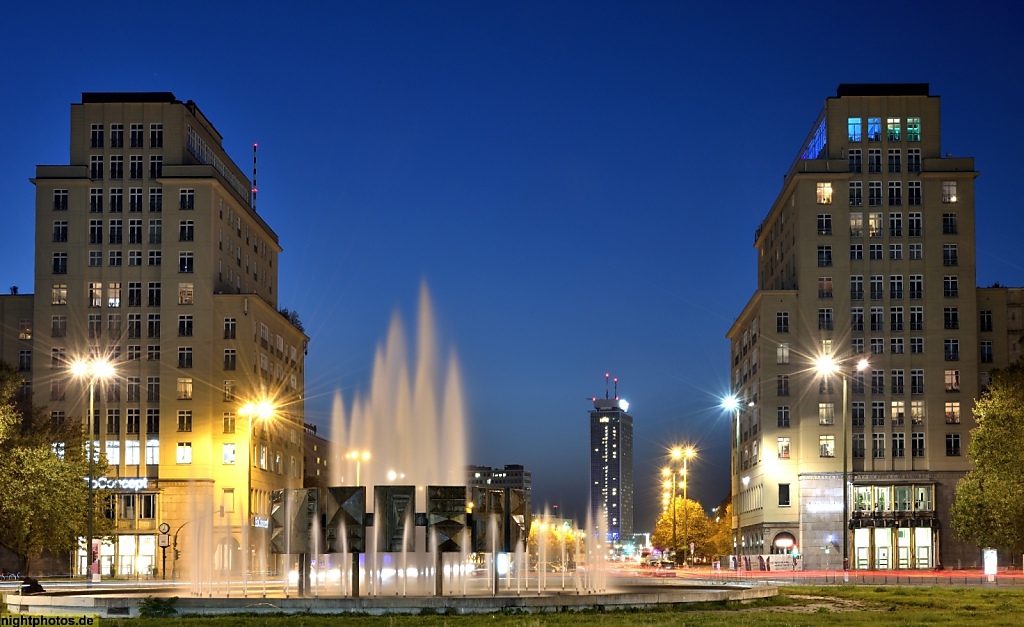 Berlin Friedrichshain Strausberger Platz mit Brunnen 'Schwebender Ring'