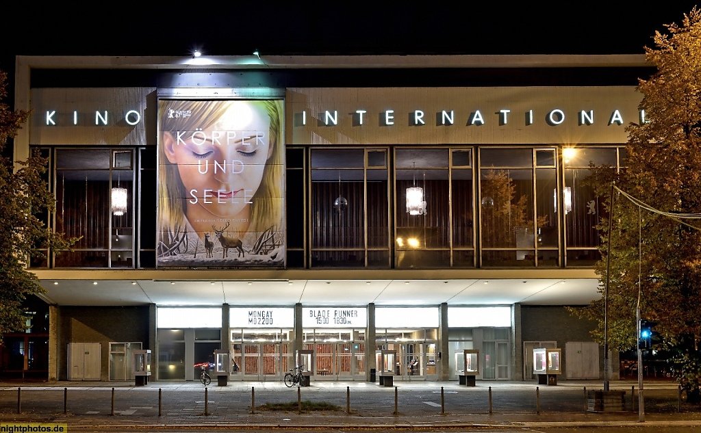 Berlin Mitte Kino International in der Karl-Marx-Allee erbaut 1961-1963 von Josef Kaiser