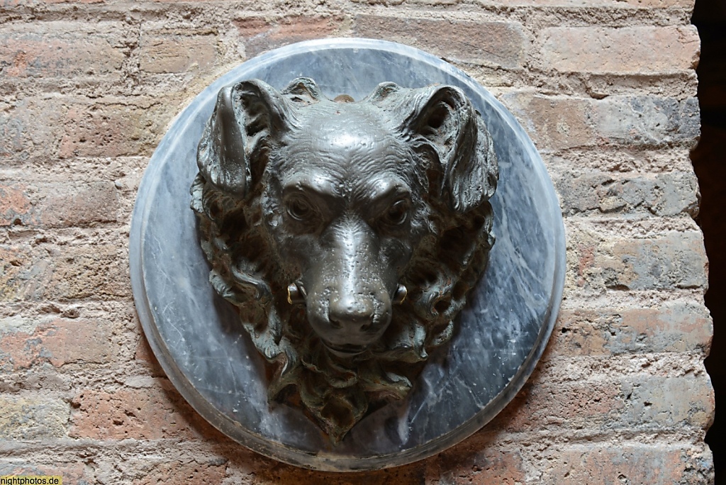 Barcelona Palau Güell erbaut 1886-1890 von Antoni Gaudí Bronzeknauf für Pferdeleinen