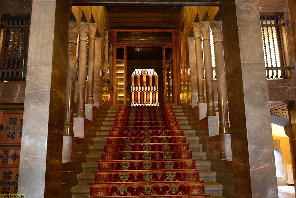 Barcelona Palau Güell erbaut 1886-1890 von Antoni Gaudí Treppe ins Zwischengeschoss