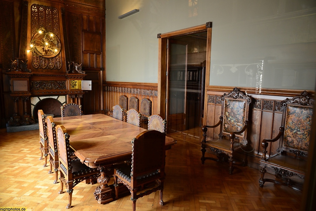 Barcelona Palau Güell erbaut 1886-1890 von Antoni Gaudí Wohnbereich mit Kamin