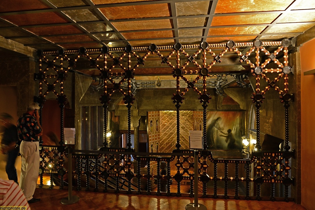 Barcelona Palau Güell erbaut 1886-1890 von Antoni Gaudí Empfangssaal Musikerempore