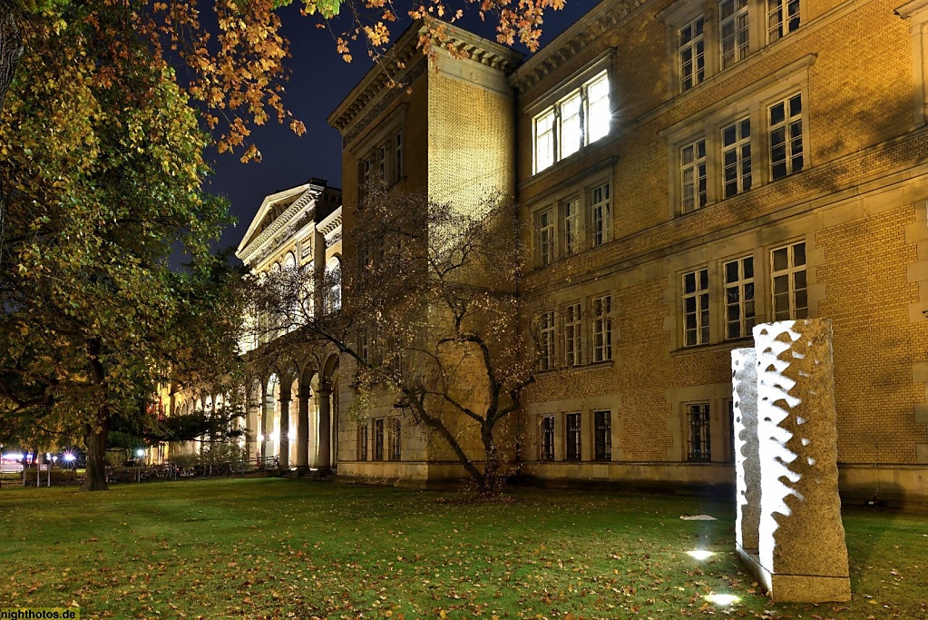 Berlin Wilmersdorf Universität der Künste ehemaliges Joachimsthalsches Gymnasium erbaut 1876-1880 Strassenseite