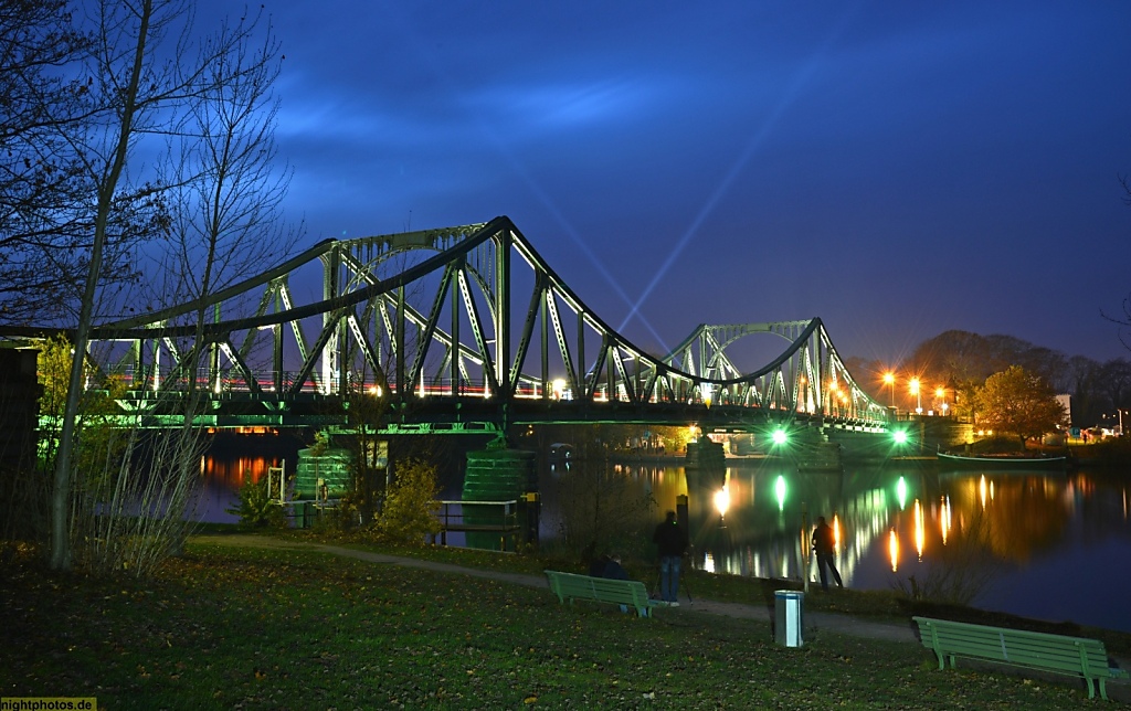 Potsdam Berlin Glienicker Brücke erbaut 1906-1907 als Stahlfachwerk durch Fa. Harkort. Ehemals Kaiser-Wilhelm-Brücke. Aufnahmen vom Mauerfest 2014