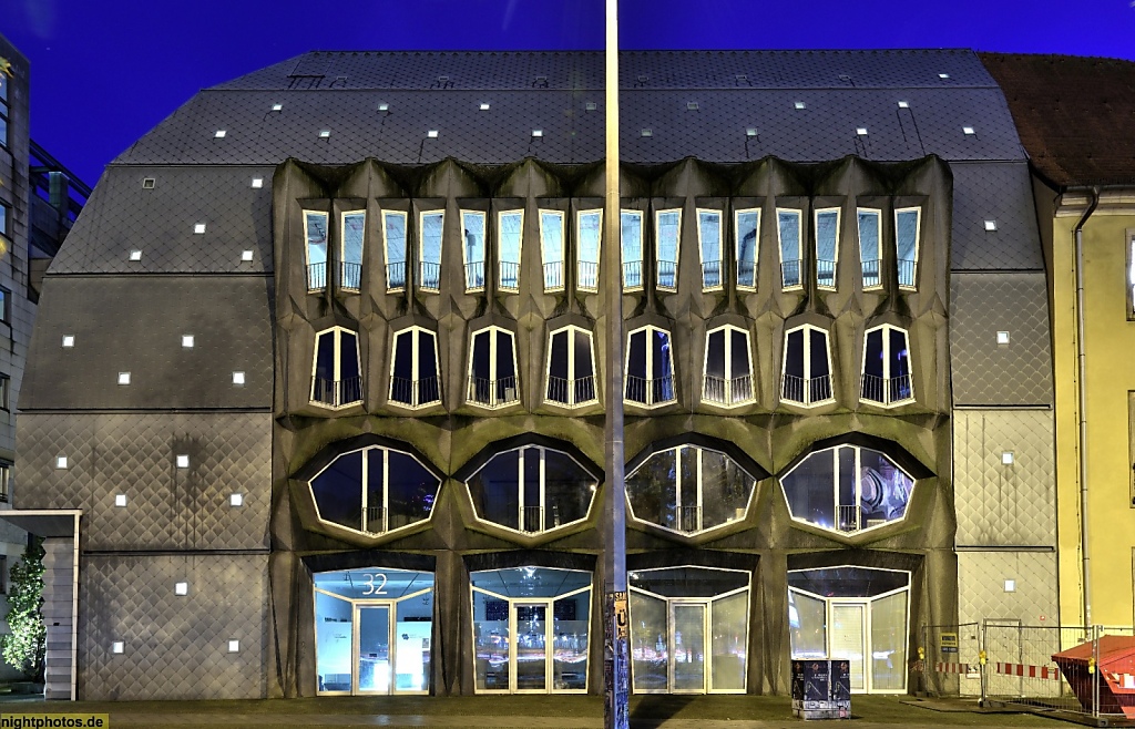 Berlin Mitte. Unternehmenszentrale Berliner Wasserbetriebe. Büro und Geschäftshaus erbaut 1998-1999 von Christoph Langhof in der Stralauer Strasse am Molkenmarkt