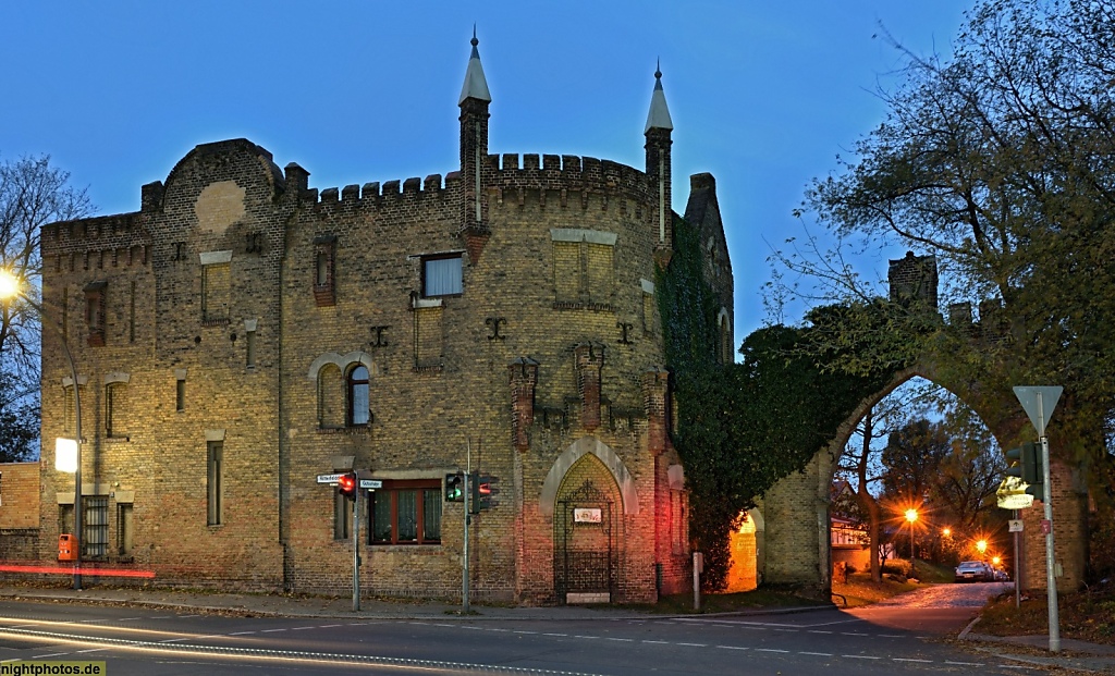 Berlin Spandau Rittergut Gross-Glienicke seit 1375 mit Spandauer Tor neugotisch