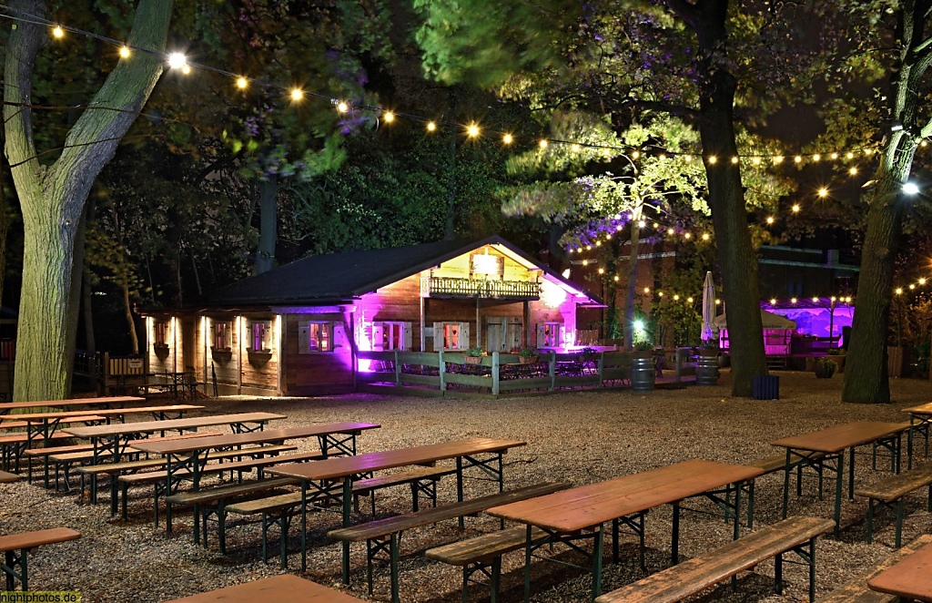 Berlin Zehlendorf Wannsee Biergarten Loretta mit Almhütte