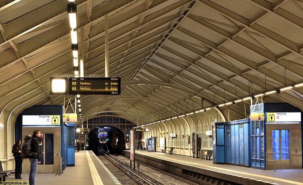 Berlin Schöneberg Bahnhof Bülowstrasse eröffnet 1902 Bahnhofshalle mit Richtungsbahnsteigen