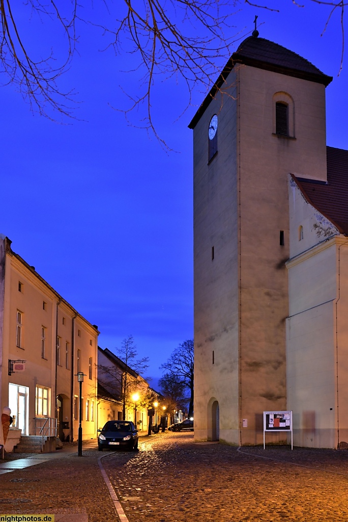 Rheinsberg Pfarrkirche St Laurentius erbaut im 13 Jhdt Kirchturm erbaut 1580