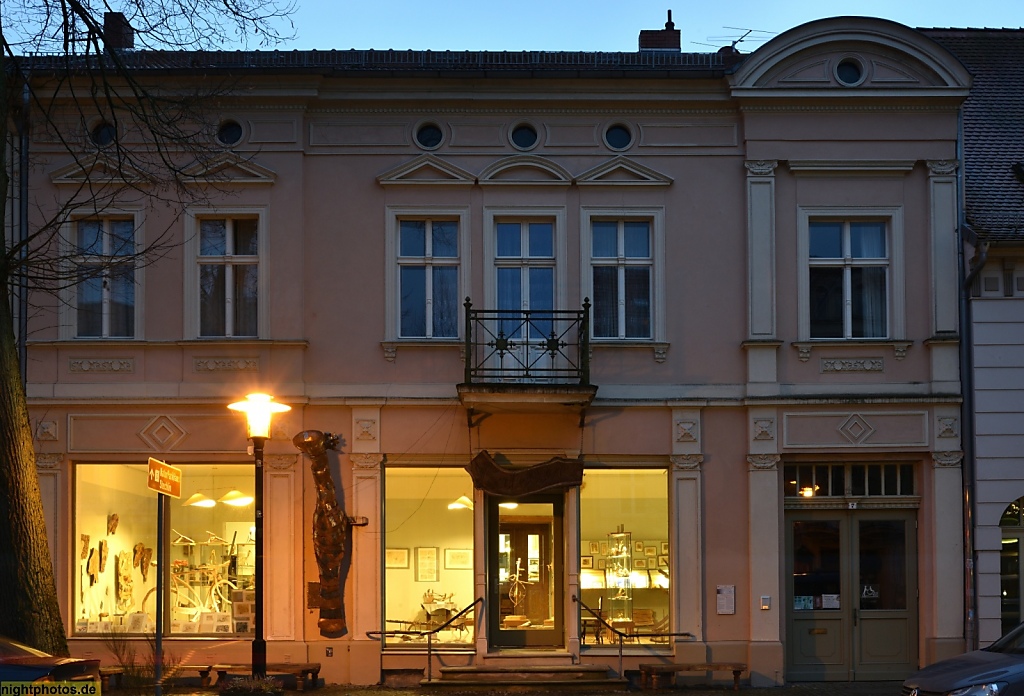 Rheinsberg Bürgerhaus erbaut 1883 mit Neorenaissancefassade heute Galerie mit Atelier Schlossstrasse 7