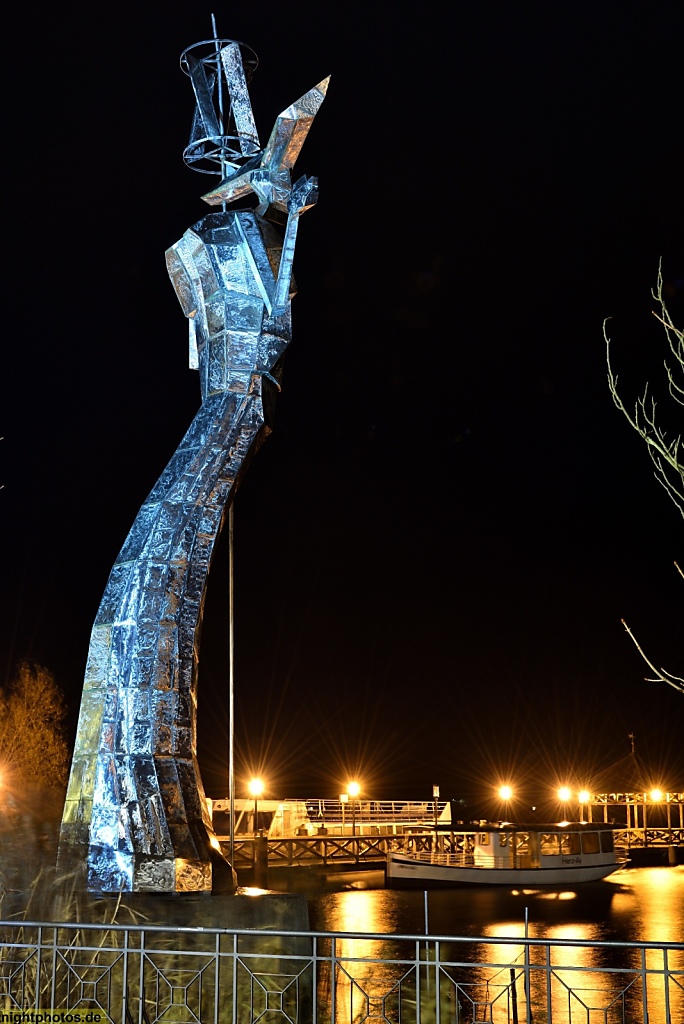 Neuruppin Parzival am See errichtet 1998 von Matthias Zágon Hohl-Stein