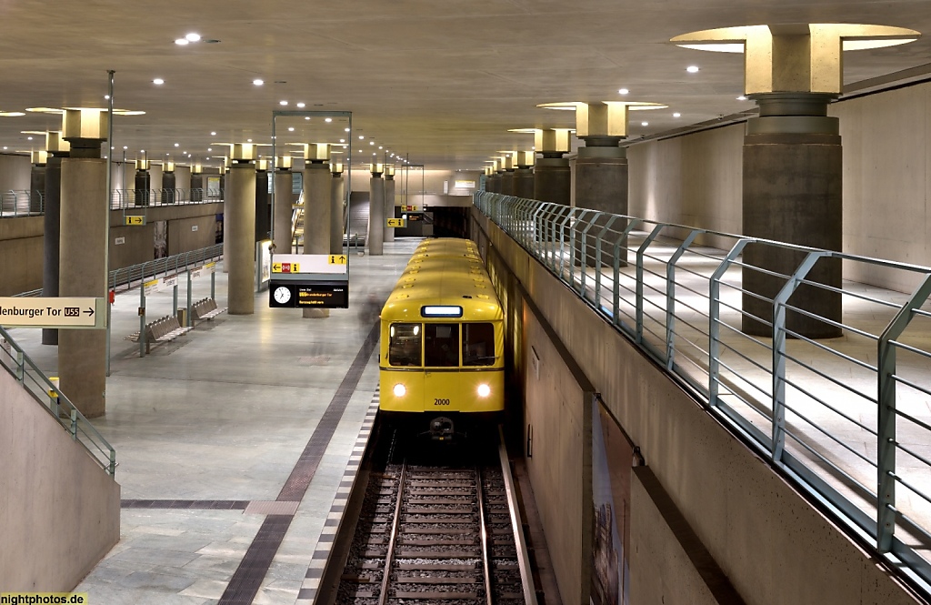Berlin Tiergarten Regierungsviertel U-Bahnhof Bundestag der Linie U55 erbaut 1995-2009