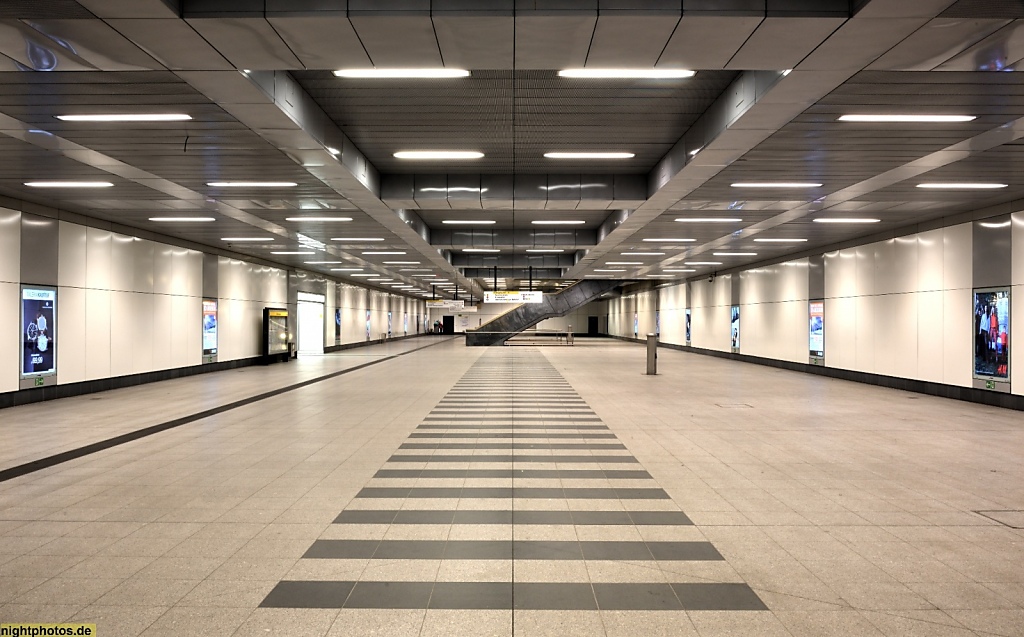 Berlin Tiergarten Regierungsviertel U-Bahnhof Bundestag der Linie U55 erbaut 1995-2009