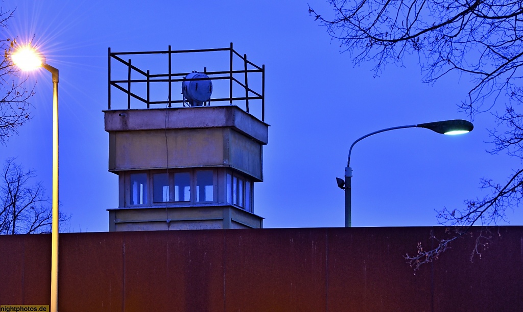 Berlin Mitte Gedenkstätte Berliner Mauer Wall Memorial Grenzturm
