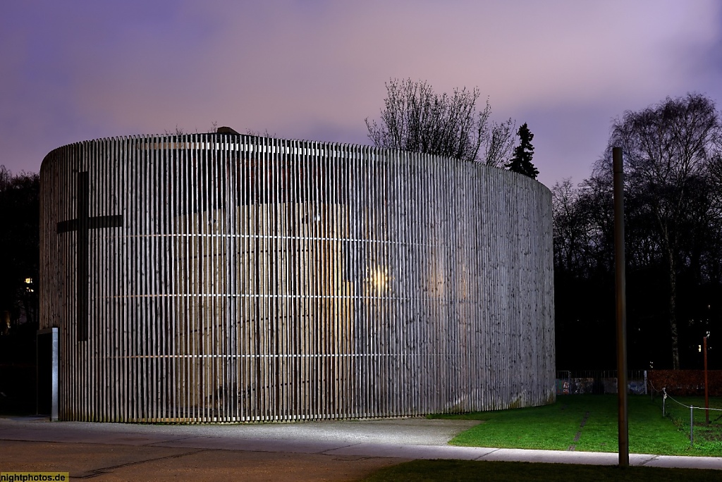 Berlin Mitte Kapelle der Versöhnung erbaut 2000 als Lehmbau von Martin Rauch Peter Sassenroth und Rudolf Reitermann an der Bernauer Strasse