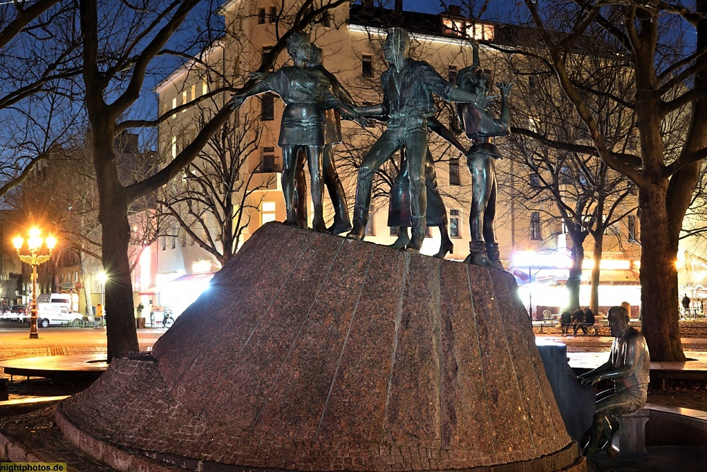 Berlin Wedding Nettelbeckplatz Brunnen Figurengruppe 'Tanz auf dem Vulkan' von Ludmila Seefried-Matějková erbaut 1988