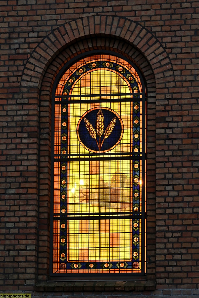Berlin Spandau Kolk Kirche St Marien erbaut 1847-1848 restauriert 2002-2003 Fenster Wappen