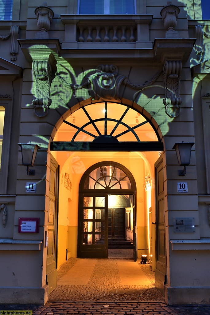 Potsdam Bürgerliches Wohnhaus erbaut 1777 von Georg Christian Unger in der Wilhelm-Staab-Strasse. Tordurchfahrt