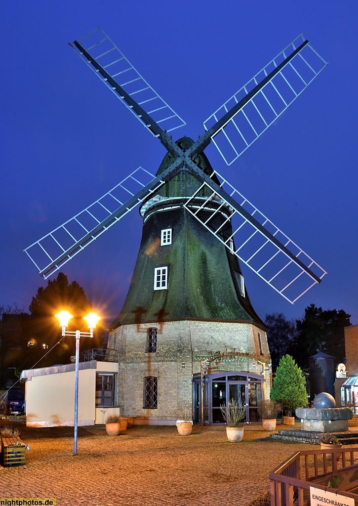 Berlin Neukölln Buckow Jungfernmühle auch Wieneckesche Mühle erbaut 1757 von Adrian den Ouden in Potsdam. 1872 umgesetzt nach Buckow