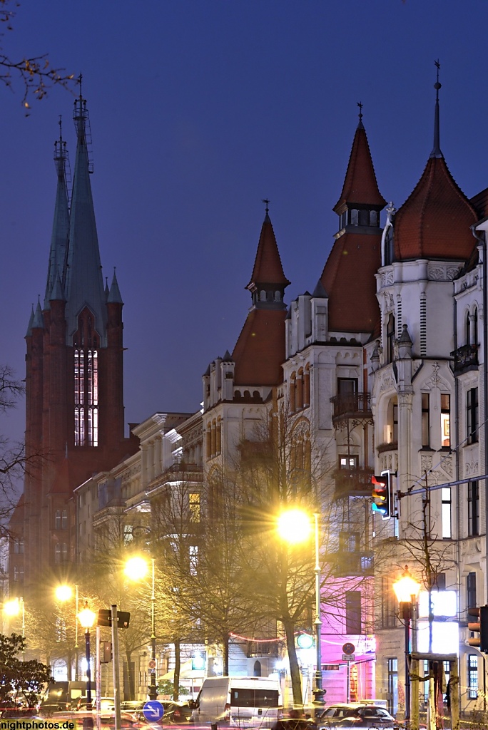 Berlin Kreuzberg Fassaden der Yorckstrasse mit Sankt Bonifatius und Riemers Hofgarten erbaut 1880-1899 von Wilhelm Riehmer und Otto Mrosk