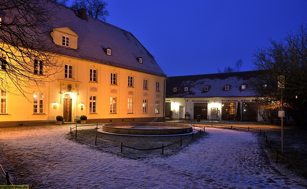 Grossbeeren Diedersdorf Gutshof Schloss Diedersdorf erbaut 1798-1800 Herrenhaus mit Hotelzimmern