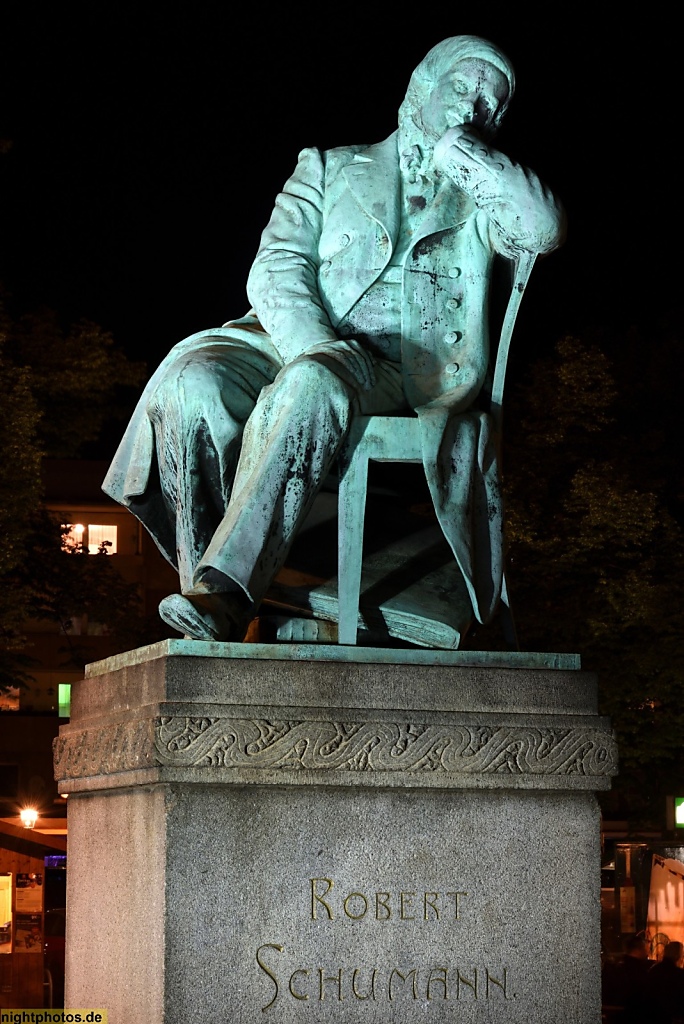 Zwickau Denkmal Robert Schumann am Hauptmarkt