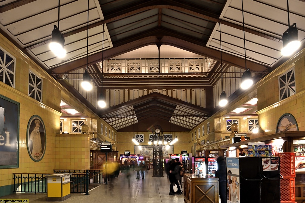 Berlin Schöneberg Wittenbergplatz U-Bahnhof erbaut 1902 von Paul Wittig für die Hochbahngesellschaft. Neubau 1912 durch Alfred Grenander